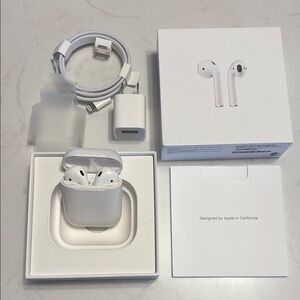 Apple AirPods 2 with Charging Case